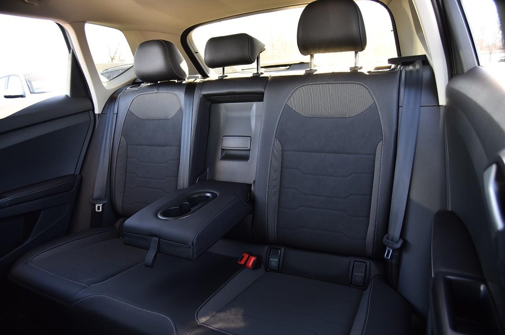 Volkswagen Taos Vehicle Full-screen Gallery Image 22