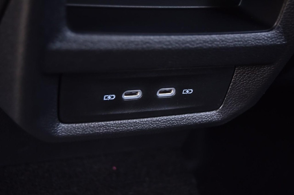 Volkswagen Taos Vehicle Full-screen Gallery Image 24