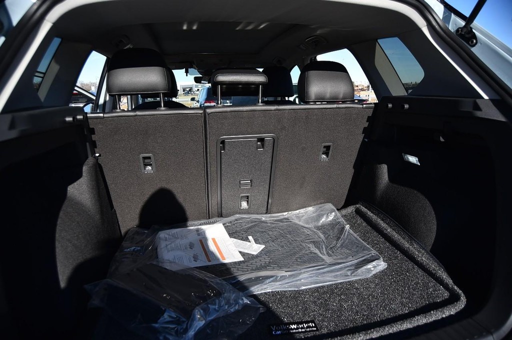 Volkswagen Taos Vehicle Full-screen Gallery Image 25