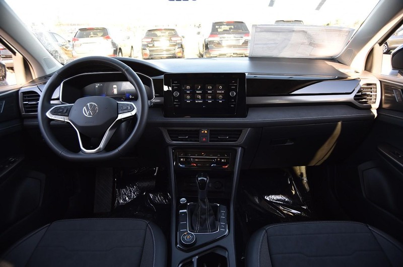 Volkswagen Taos Vehicle Full-screen Gallery Image 7