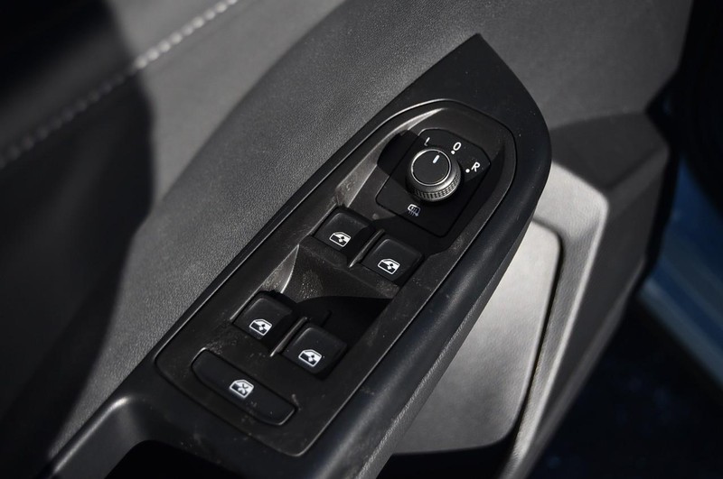 Volkswagen Taos Vehicle Full-screen Gallery Image 8