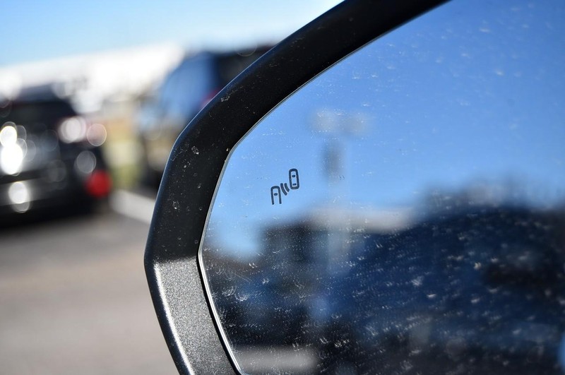 Volkswagen Taos Vehicle Full-screen Gallery Image 9