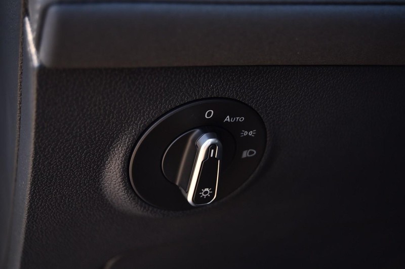 Volkswagen Taos Vehicle Full-screen Gallery Image 10