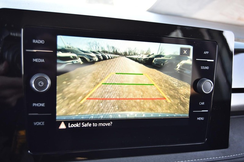 Volkswagen Taos Vehicle Full-screen Gallery Image 12