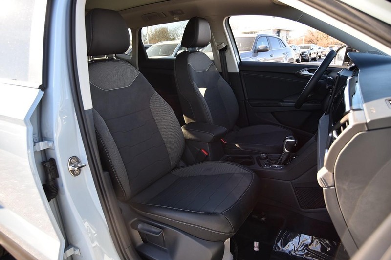 Volkswagen Taos Vehicle Full-screen Gallery Image 20