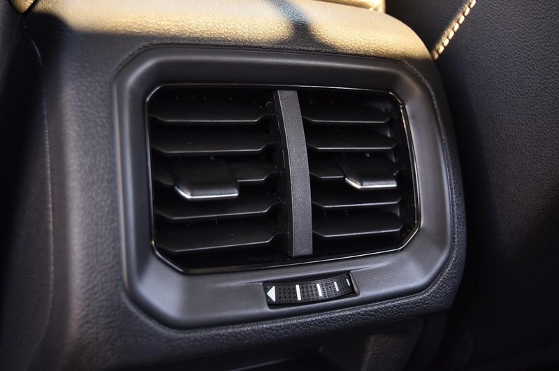 Volkswagen Taos Vehicle Full-screen Gallery Image 23