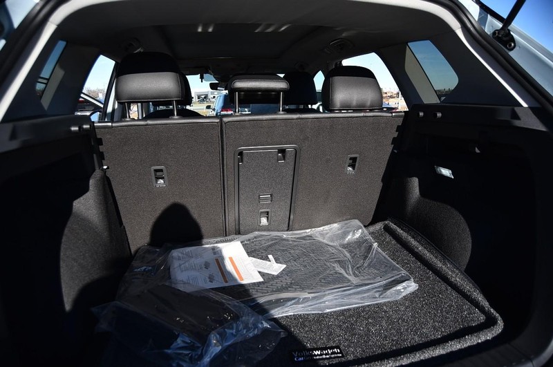 Volkswagen Taos Vehicle Full-screen Gallery Image 25