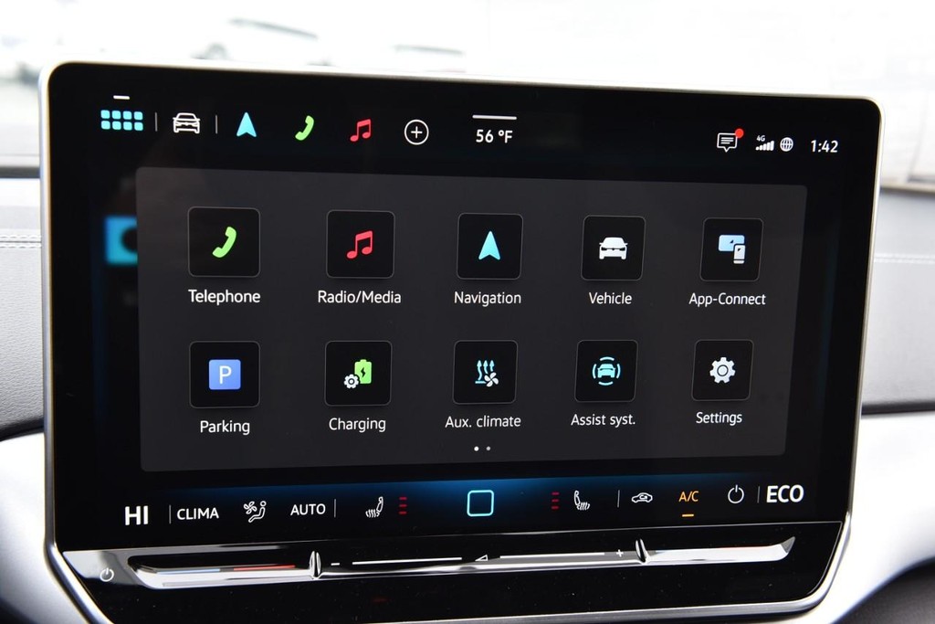 Volkswagen ID.4 Vehicle Full-screen Gallery Image 15