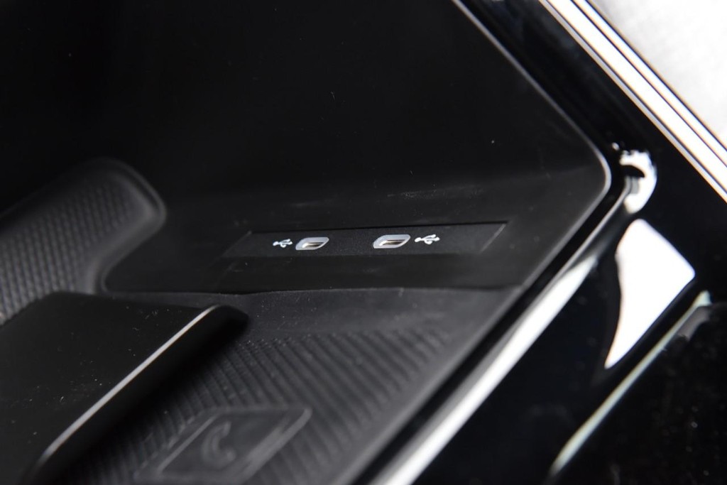 Volkswagen ID.4 Vehicle Full-screen Gallery Image 17