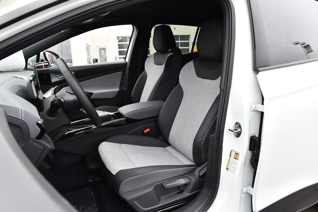 Volkswagen ID.4 Vehicle Full-screen Gallery Image 19