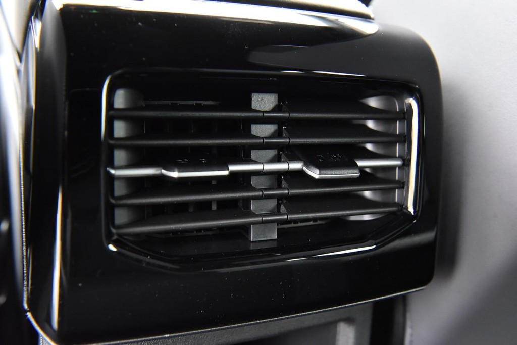 Volkswagen ID.4 Vehicle Full-screen Gallery Image 22