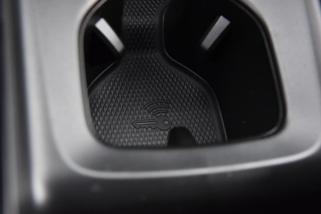 Volkswagen ID.4 Vehicle Image 16