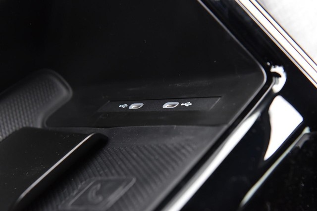 Volkswagen ID.4 Vehicle Image 17