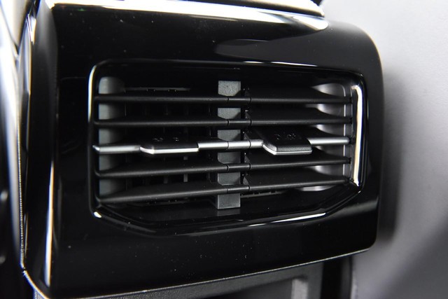 Volkswagen ID.4 Vehicle Image 22