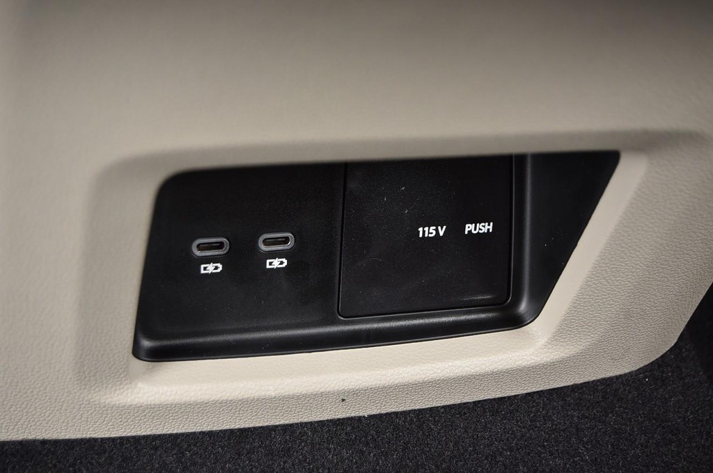 Volkswagen Atlas Vehicle Full-screen Gallery Image 23