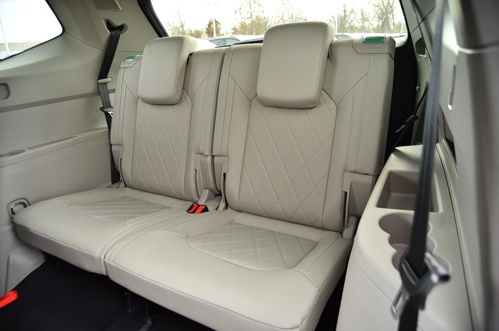 Volkswagen Atlas Vehicle Full-screen Gallery Image 24