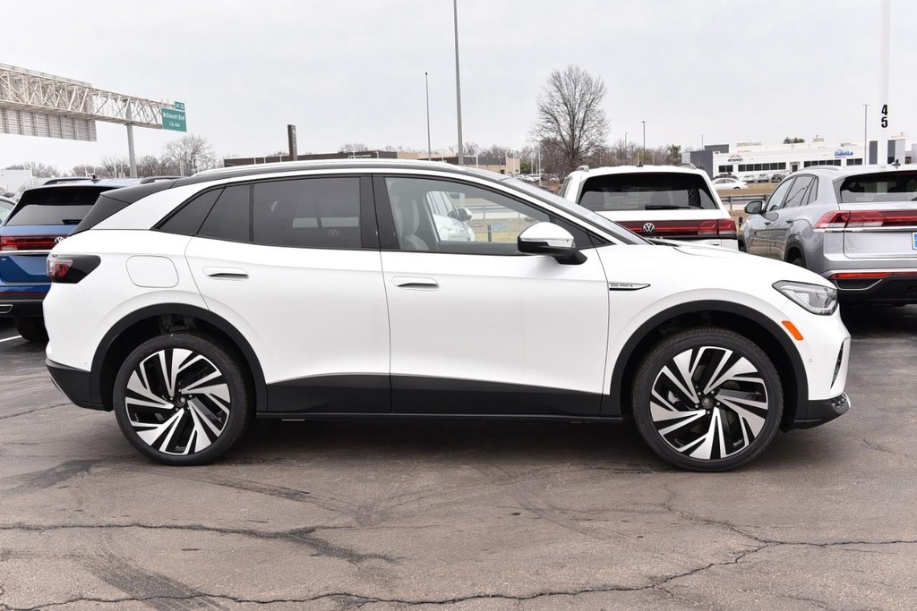 Volkswagen ID.4 Vehicle Full-screen Gallery Image 5