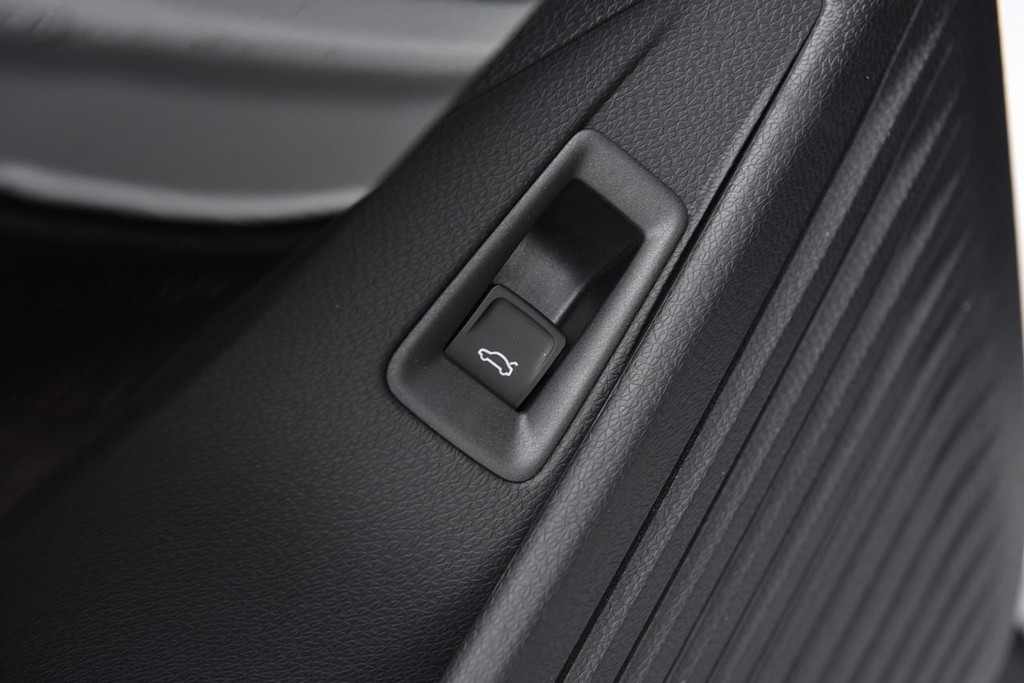 Volkswagen ID.4 Vehicle Full-screen Gallery Image 9