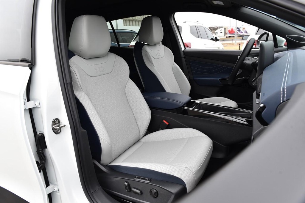 Volkswagen ID.4 Vehicle Full-screen Gallery Image 18
