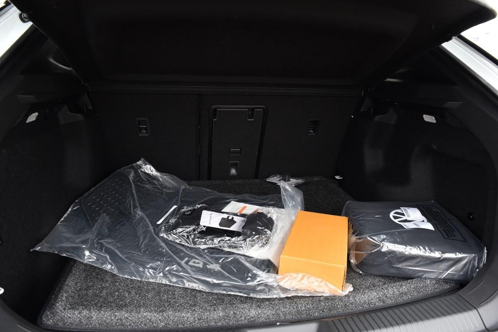 Volkswagen ID.4 Vehicle Full-screen Gallery Image 23