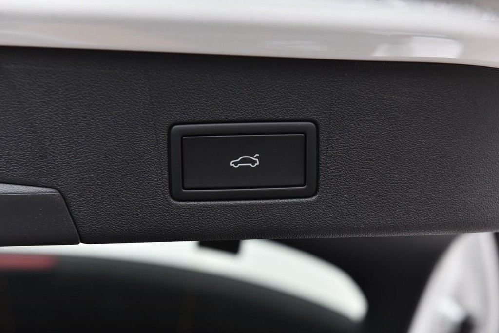 Volkswagen ID.4 Vehicle Full-screen Gallery Image 24