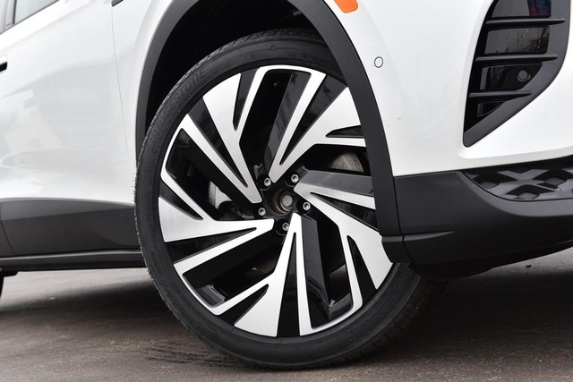 Volkswagen ID.4 Vehicle Image 03