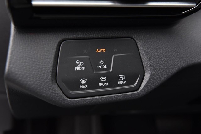 Volkswagen ID.4 Vehicle Image 11