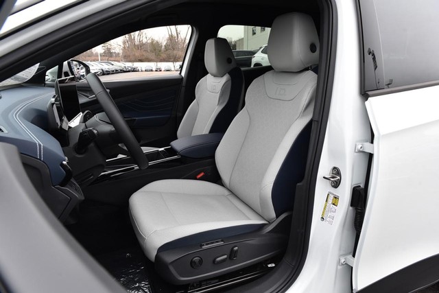 Volkswagen ID.4 Vehicle Image 17