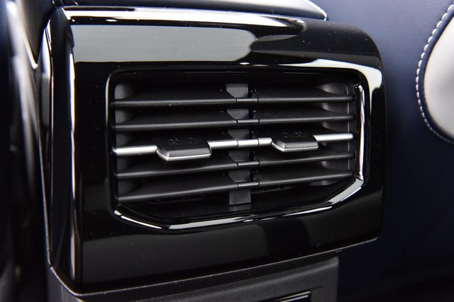 Volkswagen ID.4 Vehicle Image 21