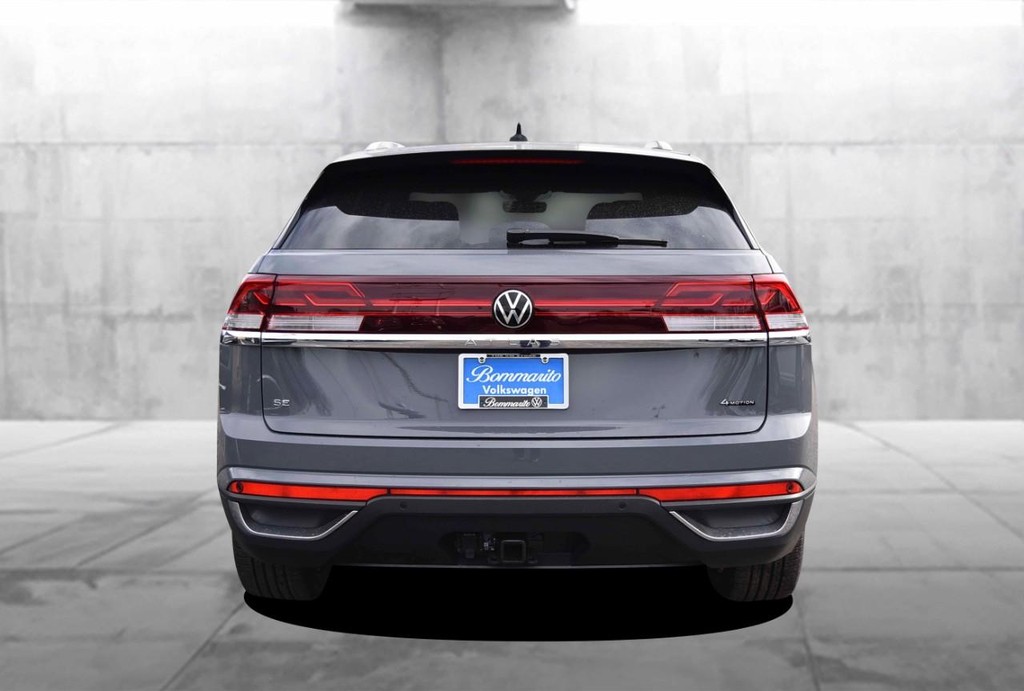 Volkswagen Atlas Cross Sport Vehicle Full-screen Gallery Image 6