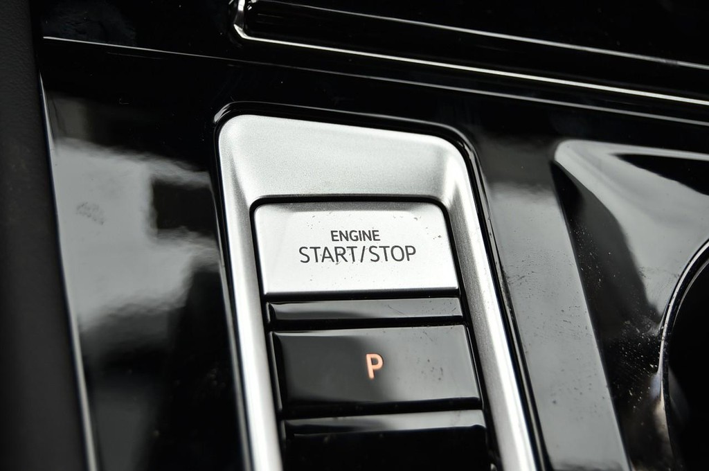 Volkswagen Atlas Cross Sport Vehicle Full-screen Gallery Image 17