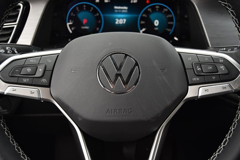 Volkswagen Atlas Cross Sport Vehicle Full-screen Gallery Image 18