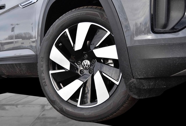 Volkswagen Atlas Cross Sport Vehicle Image 03