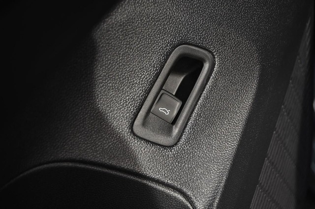 Volkswagen Atlas Cross Sport Vehicle Image 09