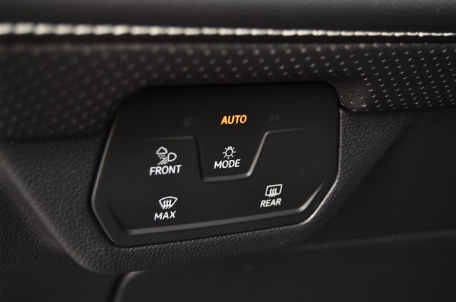 Volkswagen Atlas Cross Sport Vehicle Image 11