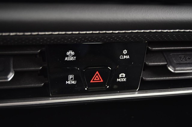 Volkswagen Atlas Cross Sport Vehicle Image 15