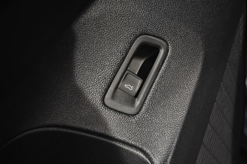 Volkswagen Atlas Cross Sport Vehicle Image 09