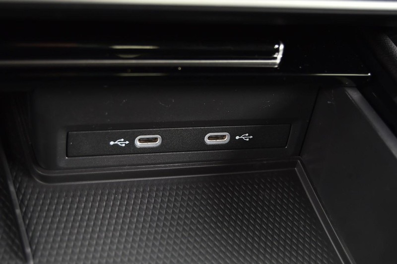 Volkswagen Atlas Cross Sport Vehicle Image 16