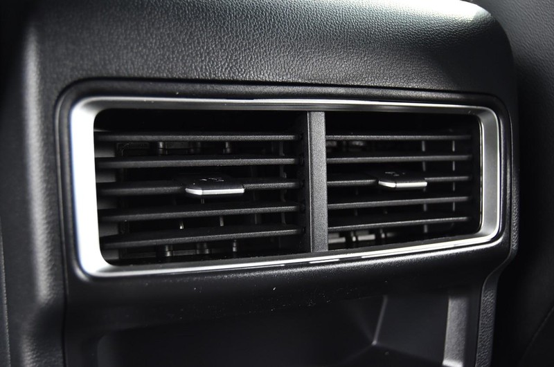 Volkswagen Atlas Cross Sport Vehicle Image 23