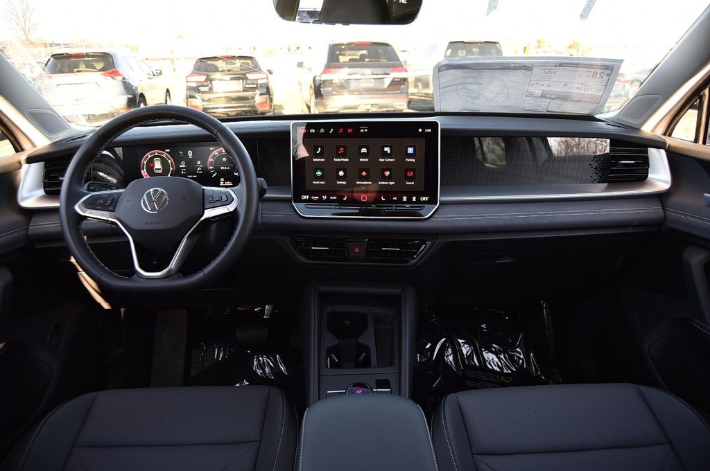 Volkswagen Tiguan Vehicle Full-screen Gallery Image 7