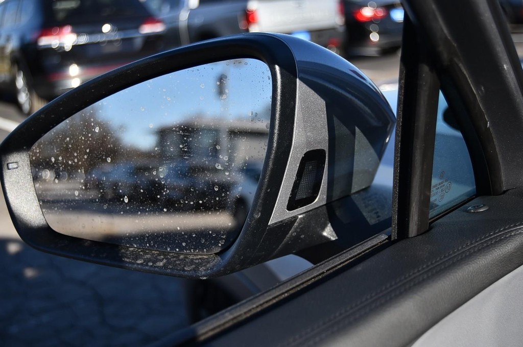 Volkswagen Tiguan Vehicle Full-screen Gallery Image 10