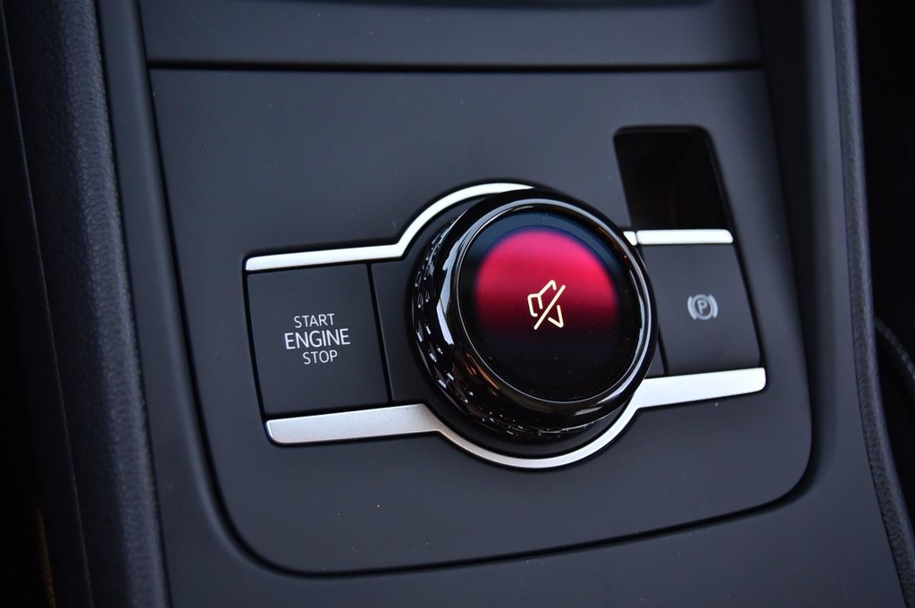 Volkswagen Tiguan Vehicle Full-screen Gallery Image 16