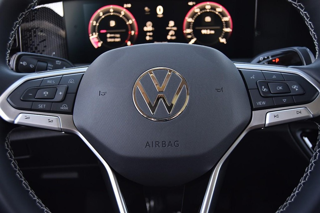 Volkswagen Tiguan Vehicle Full-screen Gallery Image 17