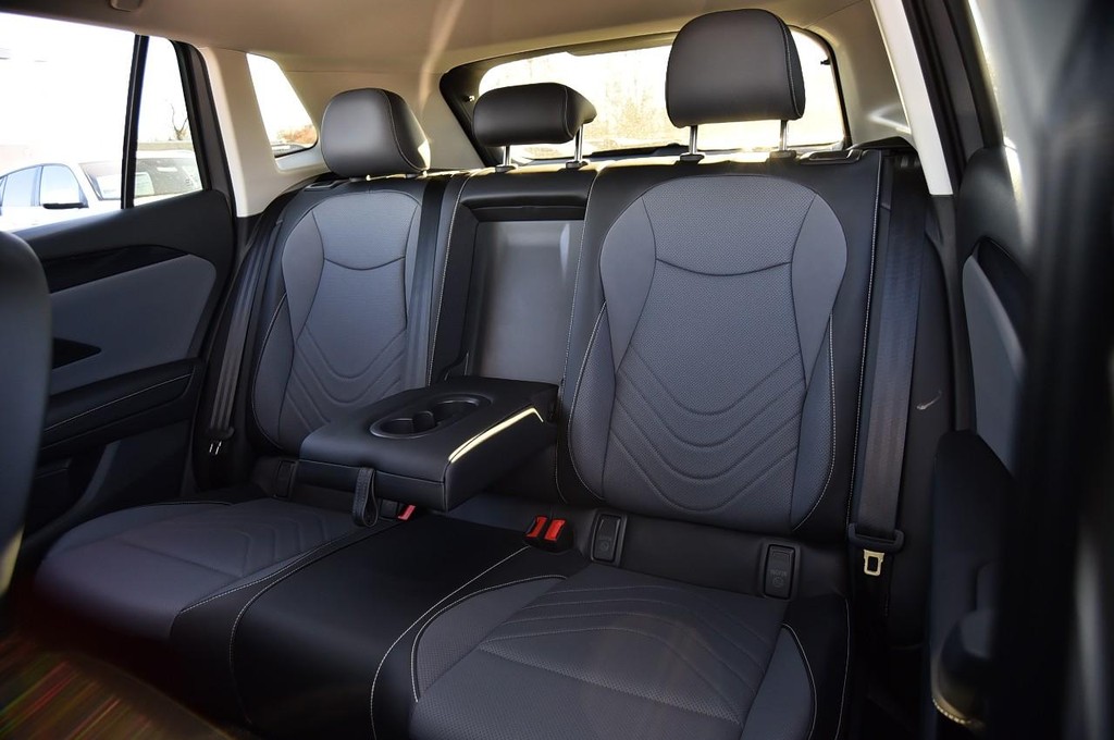 Volkswagen Tiguan Vehicle Full-screen Gallery Image 21