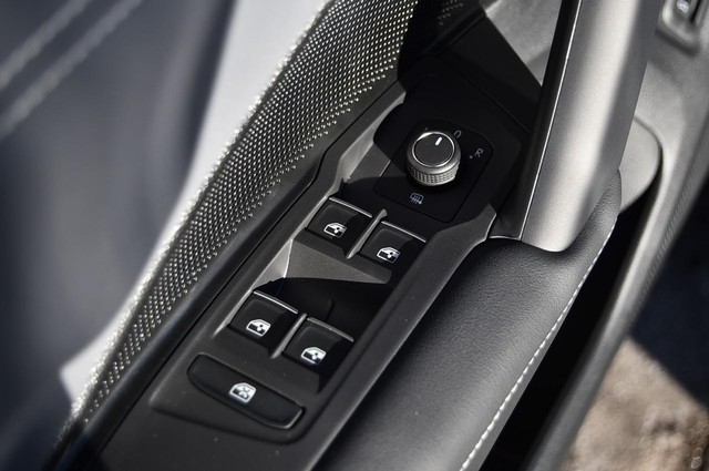 Volkswagen Tiguan Vehicle Image 08