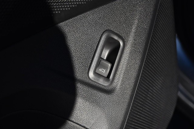 Volkswagen Tiguan Vehicle Image 09