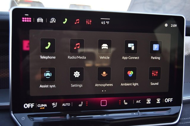 Volkswagen Tiguan Vehicle Image 15