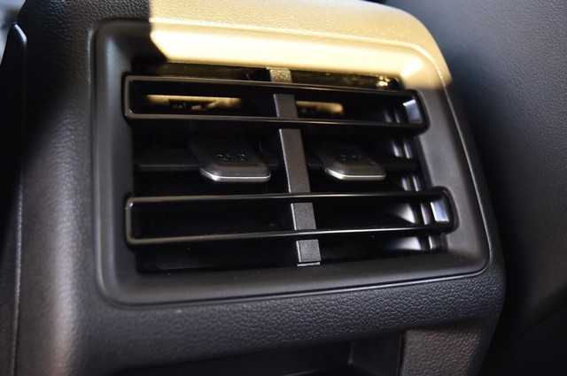 Volkswagen Tiguan Vehicle Image 22