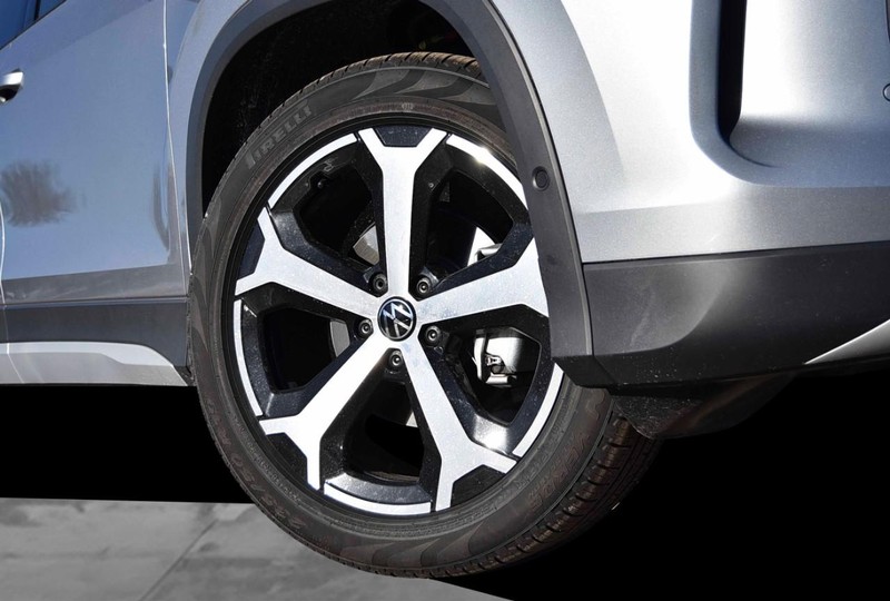 Volkswagen Tiguan Vehicle Image 03