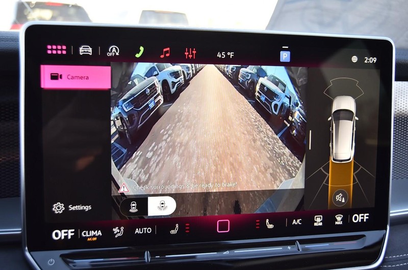 Volkswagen Tiguan Vehicle Image 14